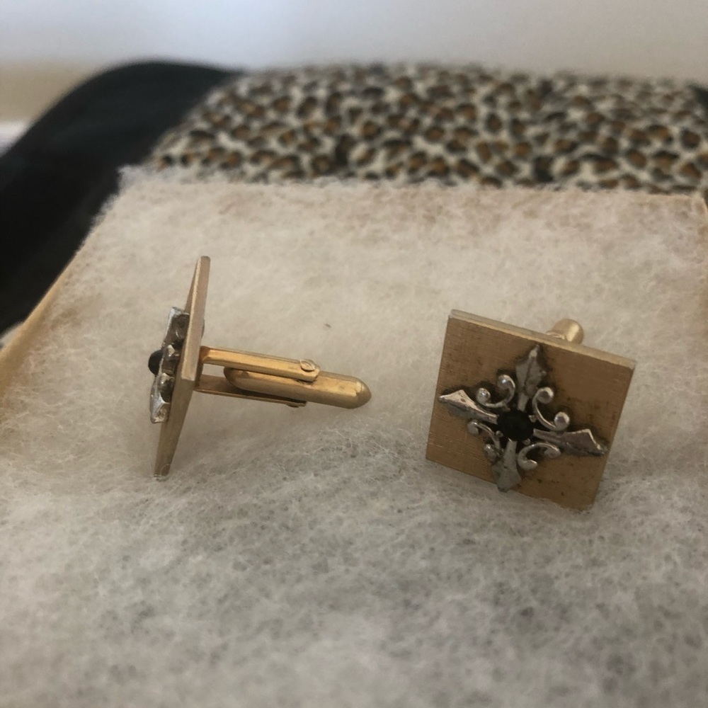 Vintage cuff link 3/$15 - Picture 3 of 3
